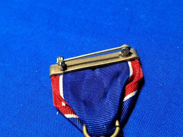 world-war-two-distinguished-service-cross-on-the-original-box-early-wrap-broach-numbered-19744-mint-unissued-condition-not named