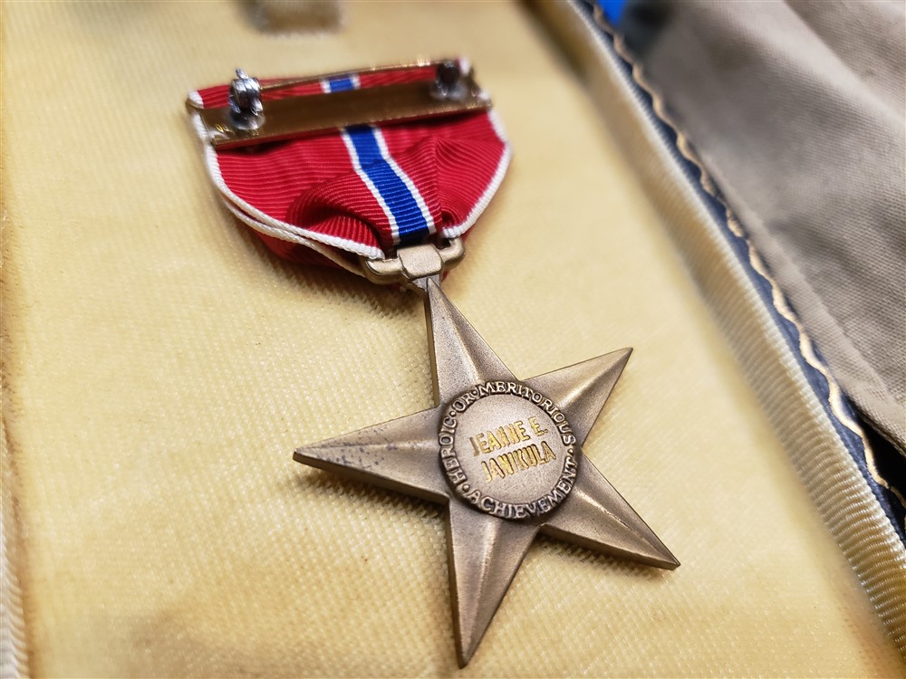 uniform wac officer group-named-bronze-star