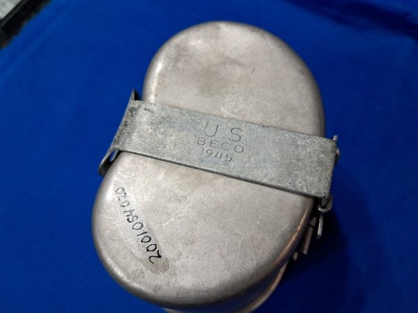 world-war-two-canteen-set-croix-manufactured-cover-45-dated-excellent-condiiton