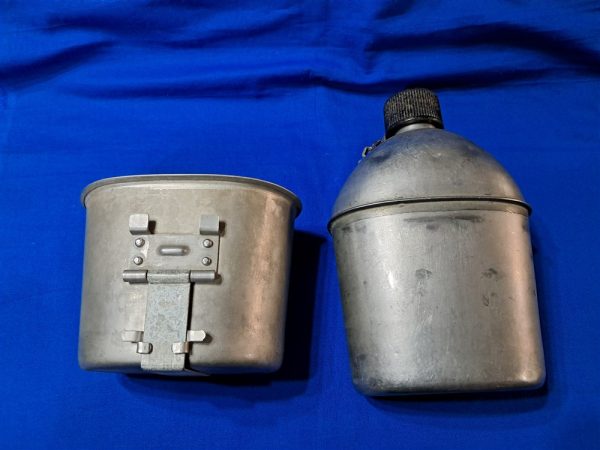 world-war-two-canteen-set-croix-manufactured-cover-45-dated-excellent-condiiton