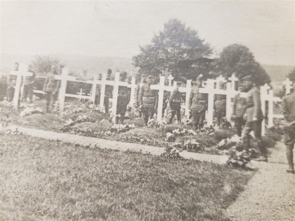 cemetary-of-the-1st-division-in-world-war-in-france-large-statue-and laid-wreath-1918-div