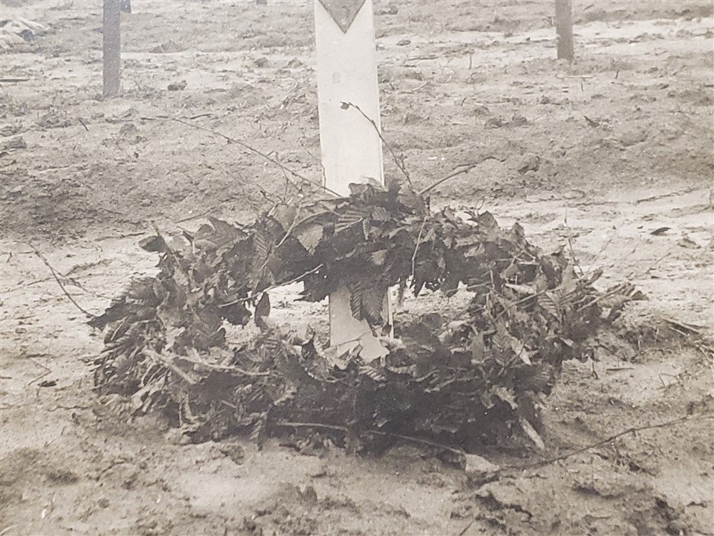 grave-17th-engineer-wreath