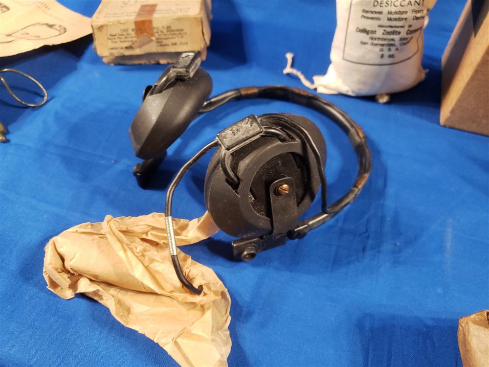 headset-lip-mic-set-wwii-boxed