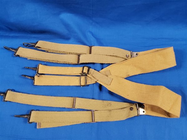 pair-of-world-war-2-suspender-1944-44-dated-frohlich-made-mint-2-tone-color