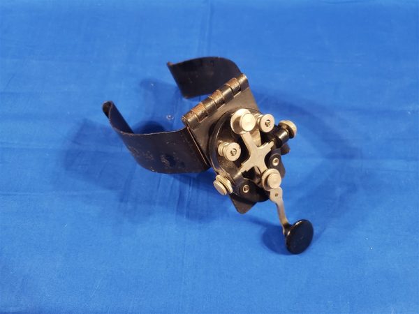 leg-telegraph-key-vietnam-armored-vehicles-field