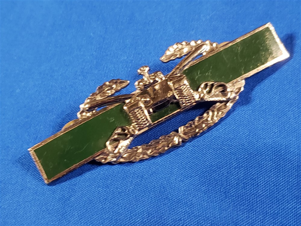 armored-inf-badge-green-1950s
