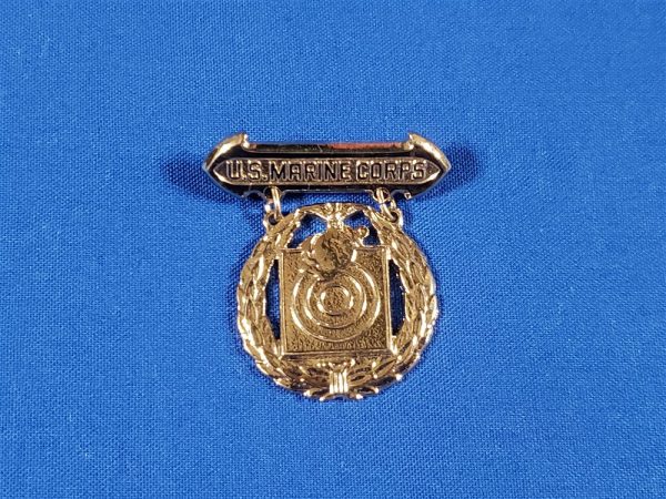 badge-usmc-p37-marksmanship-award-no-bar-korean-war-era-excellent-condition-pin-back