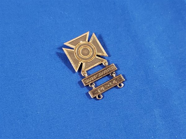 badge-with-shrp-sharpshooter-bar-and-medal-m14-pin-back-valoupe