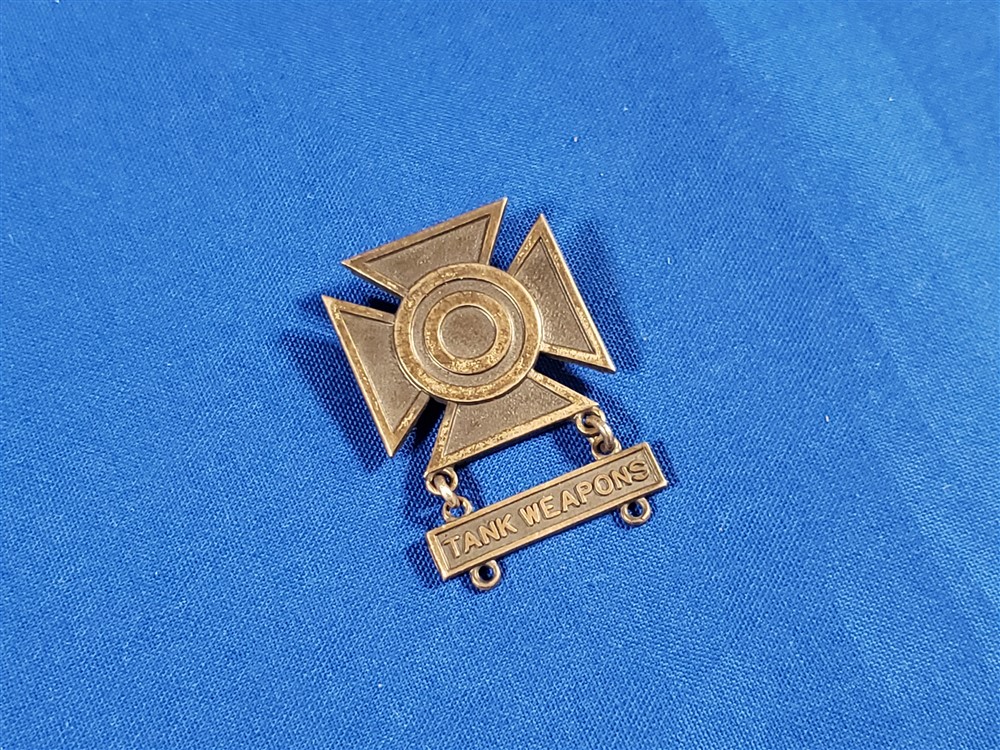 badge-shrp-tank-weapons-wwii