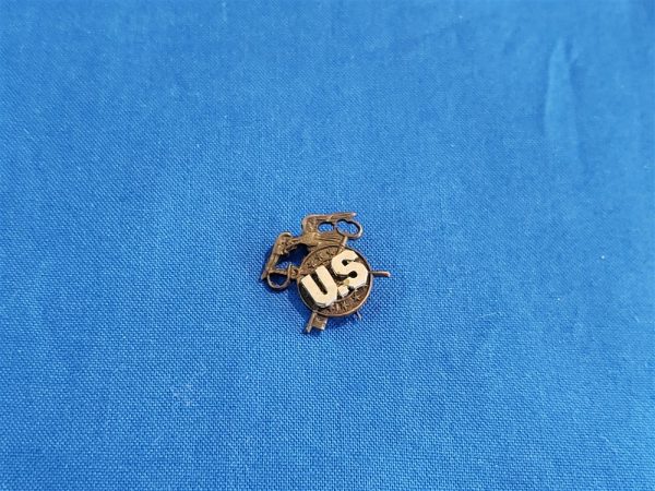 world-war-one-qmc-quartermaster-px-type-insignia-for-the-overseas-cap-unathorized