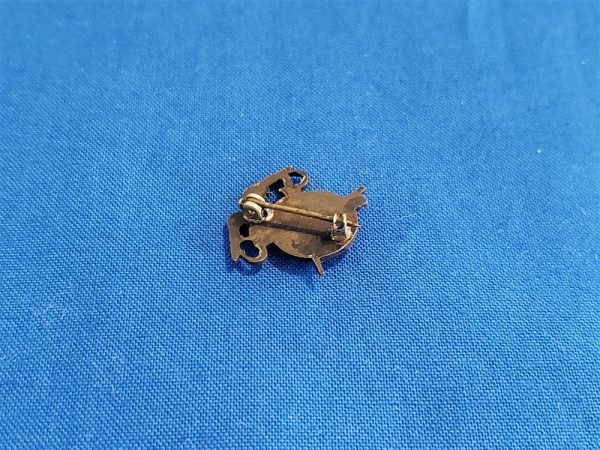 world-war-one-qmc-quartermaster-px-type-insignia-for-the-overseas-cap-unathorized