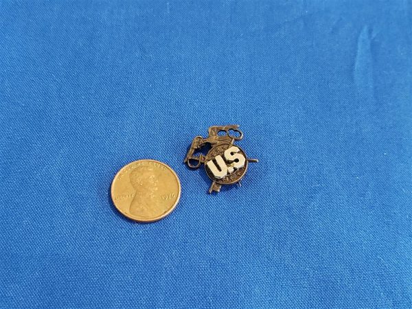 world-war-one-qmc-quartermaster-px-type-insignia-for-the-overseas-cap-unathorized