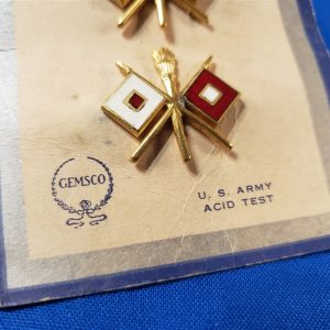 insigna-ofc-signal-gemco-made-with-cltch-back-and-enamel-details-on-card