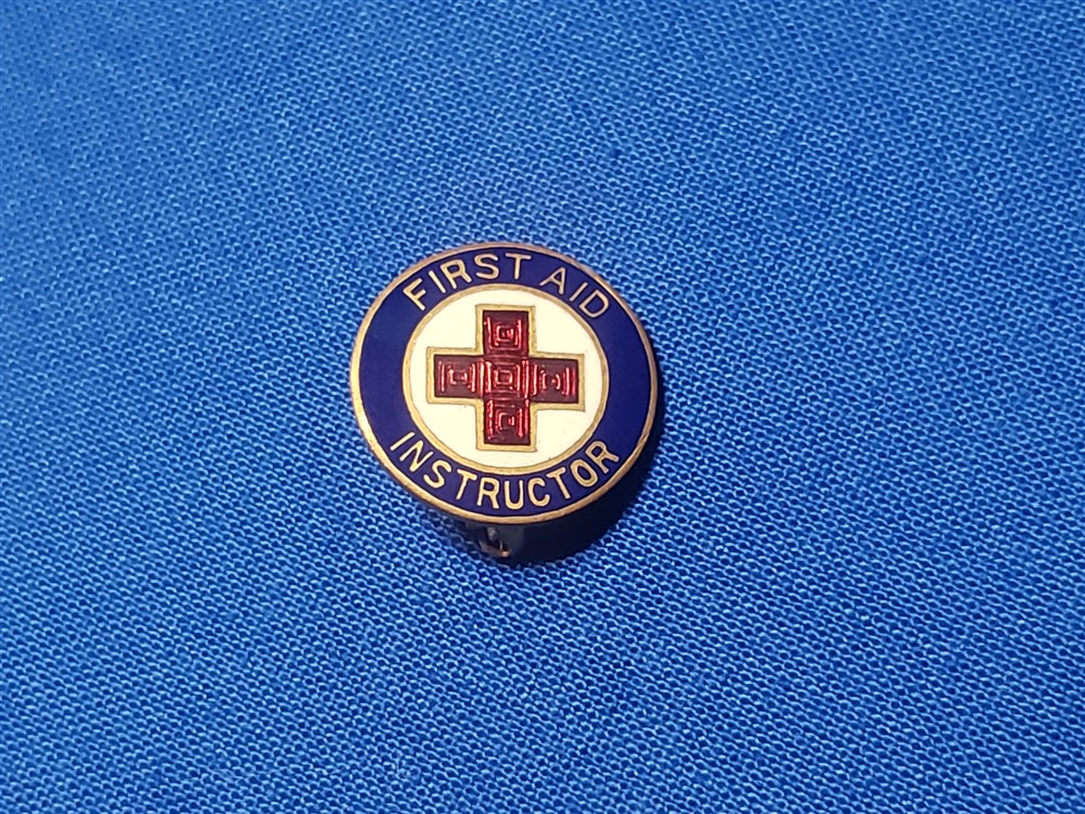red-cross-instructor-instru-pin-wwii-world-war-two-back-first-aid