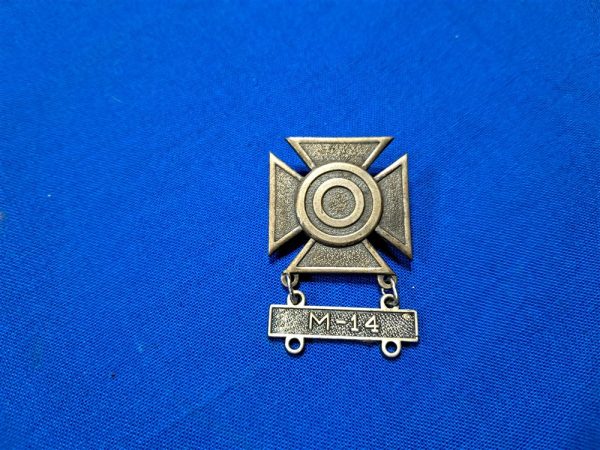 vietnam-war-era-m-14-sharpshooter-rifle-badge-army-unmarked-pin-back