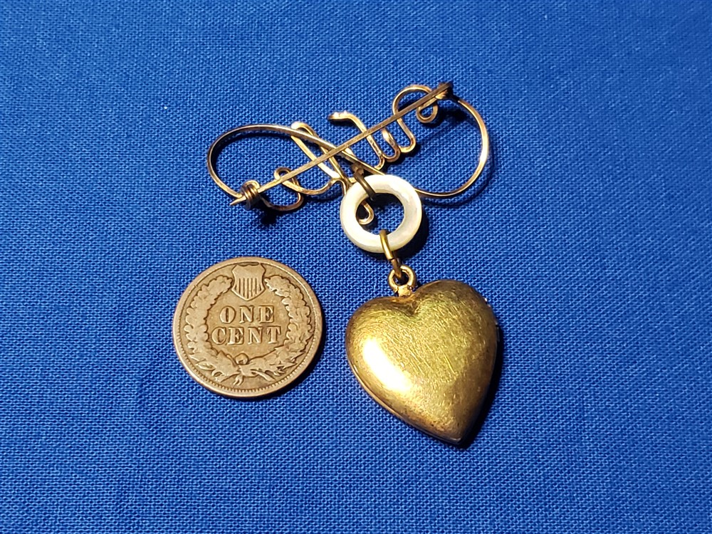 sweetheart-wife-wire-pic-locket-heart