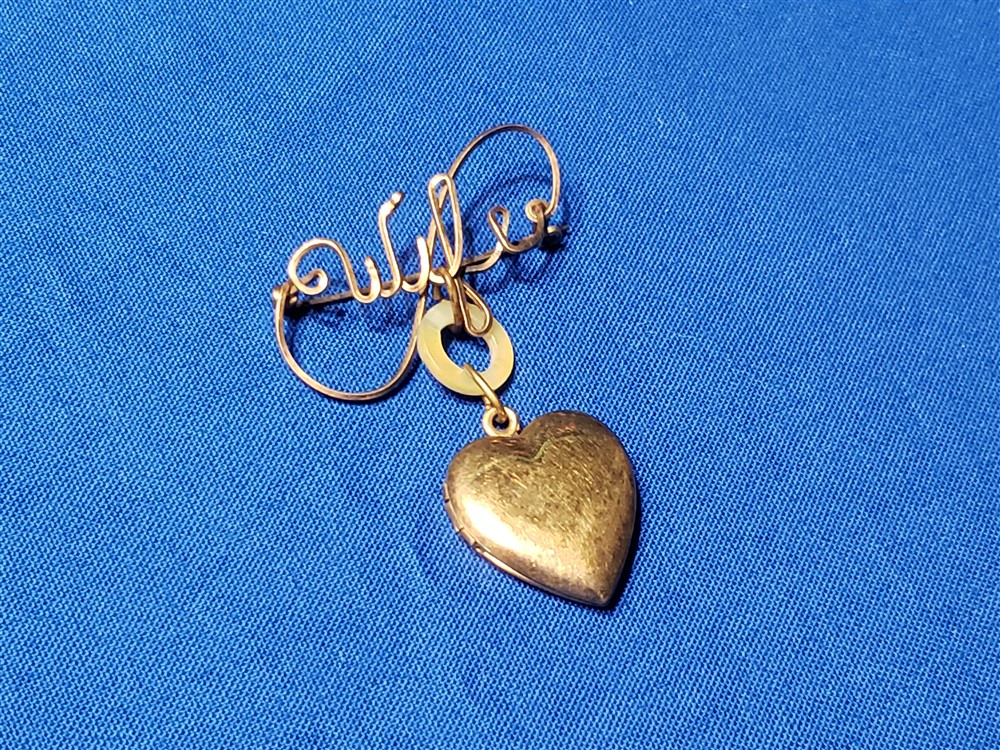 sweetheart-wife-wire-pic-locket