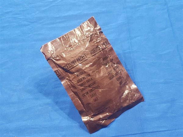 accessory-packet-c-ration-front accessory-accs-packet-for-ration-c-type-vietnam-era-without-cigarettes-about-1970