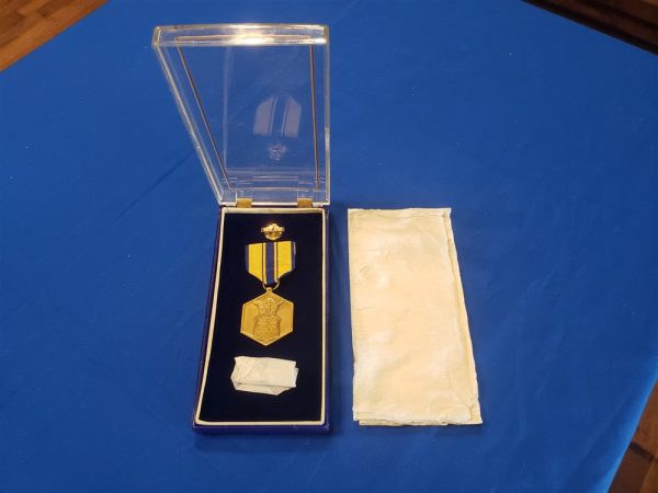 af-merit-medal-cased medal-vietnam-af-air-force-merit-in-the-lucite-display-case