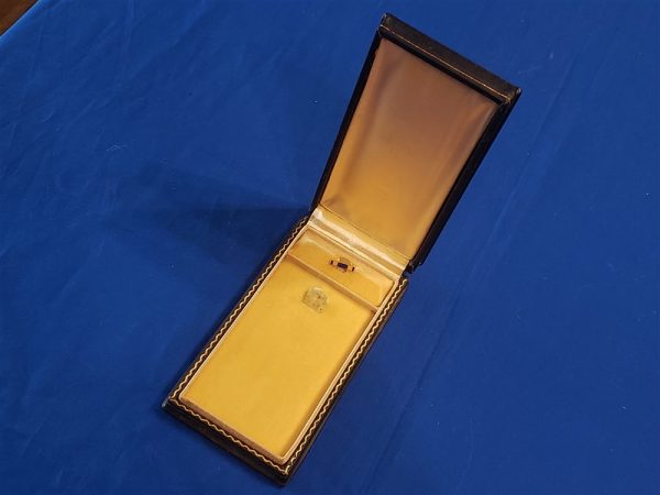 box-empty-air-medal-wwii-wooden-type-with-lapel-pin