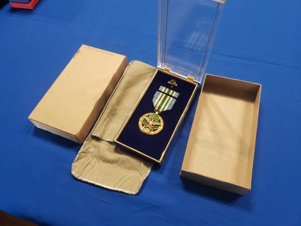 medal-joint-commendation-1965-dated-vietnam-with-the-original-box-back