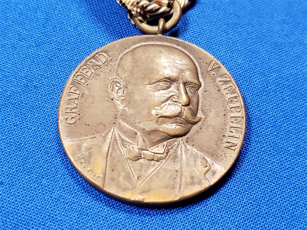medal-german-graf-zeppelin-detail