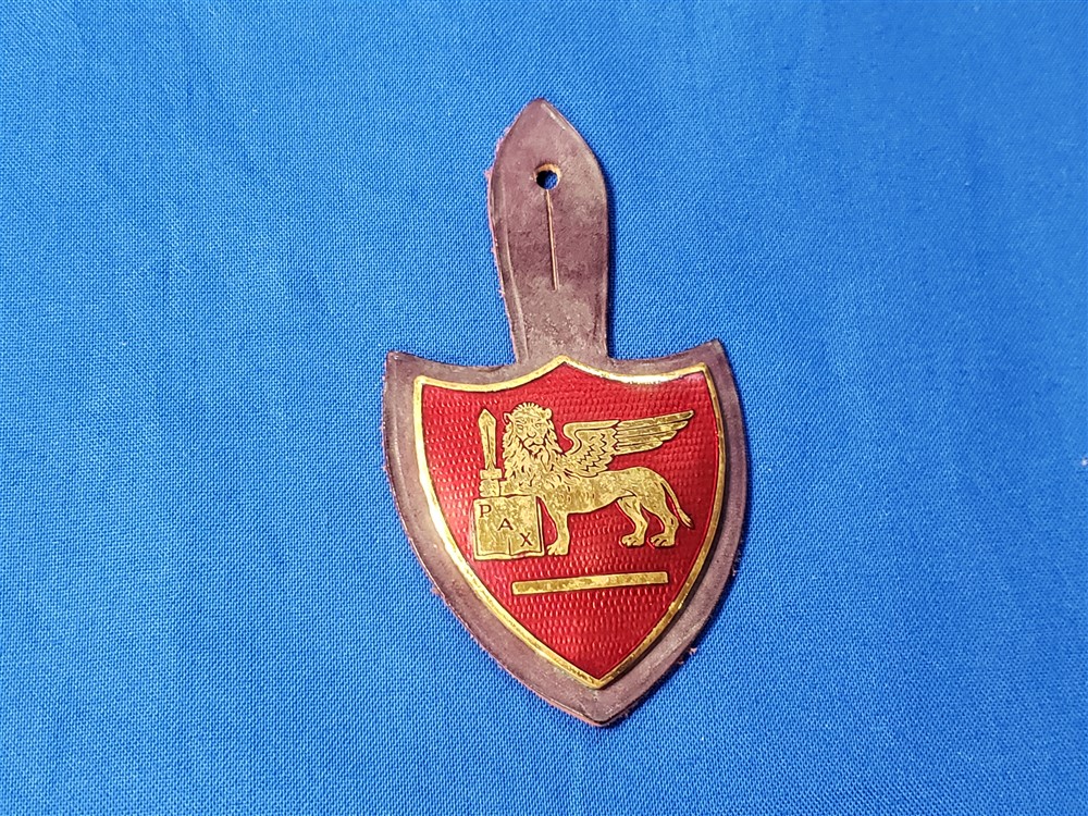 pocket-badge-leather-enamel-lion-of-st-mark-hanger-setaf.