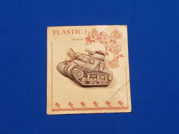 sweetheart-plastic-m3-tank-on-the-original-factory-card-broach-with-pin