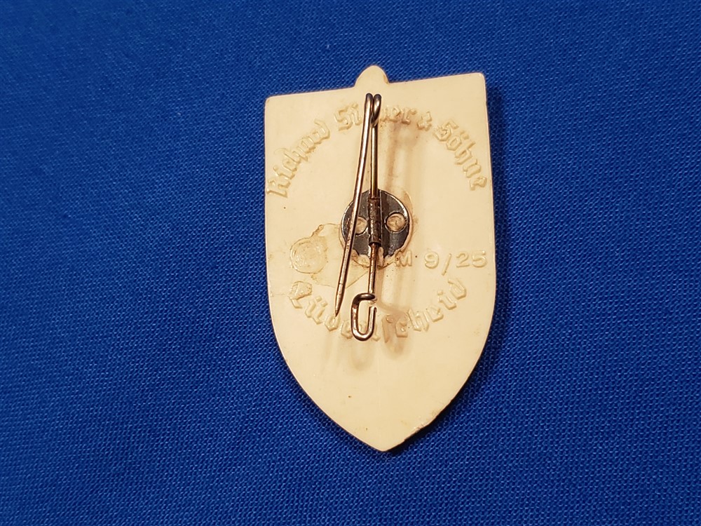 tinnie-neiderhein-plastic-1939-pin
