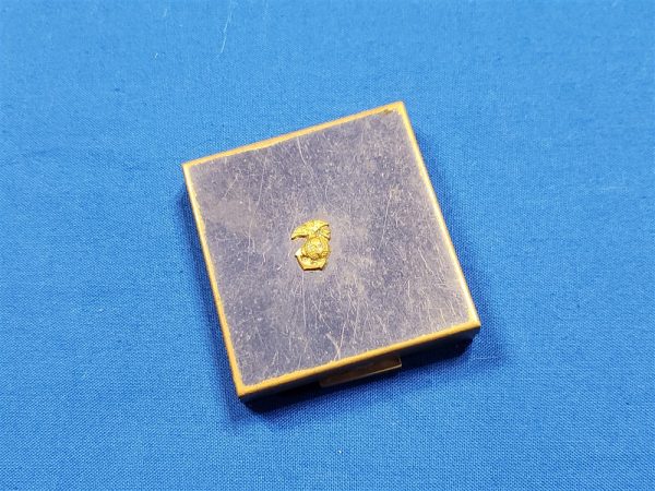 usmc-wwii-womans-compact-blue-cover-with-ega-some-contents