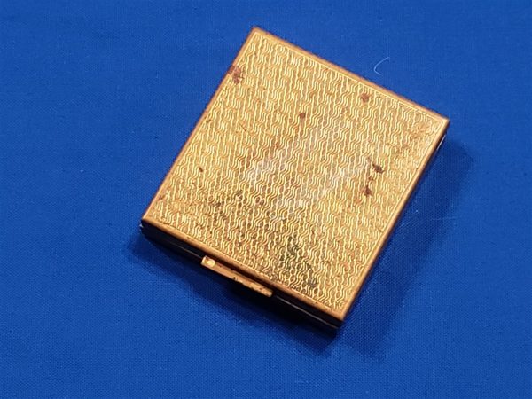 usmc-wwii-womans-compact-blue-cover-with-ega-some-contents