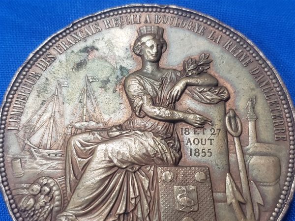 queen-victoria-medal-1855-trip-to-france-napoleon-table-back