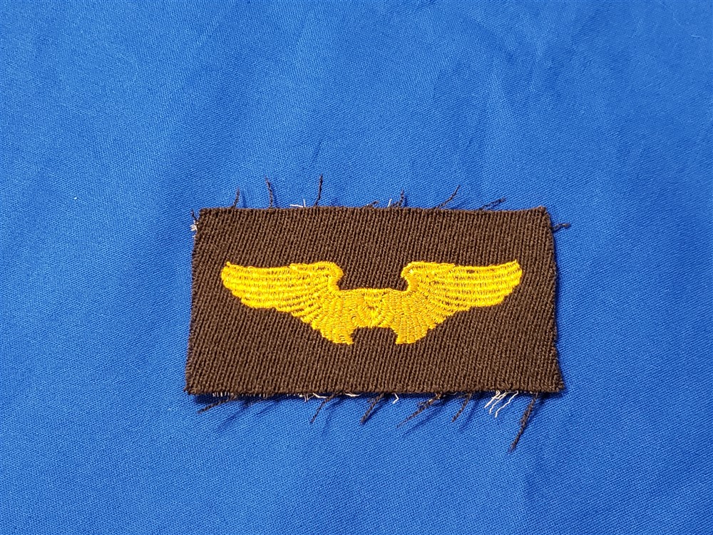 wing-instr-wwii-cloth-gold-on-green-officers-material