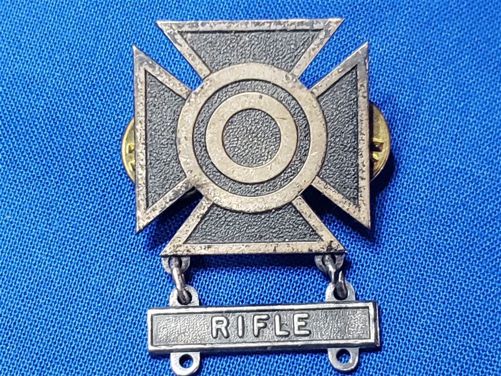 badge-shrp-antaya-made-vietnam-era-silver-rifle-bar-clutch-back