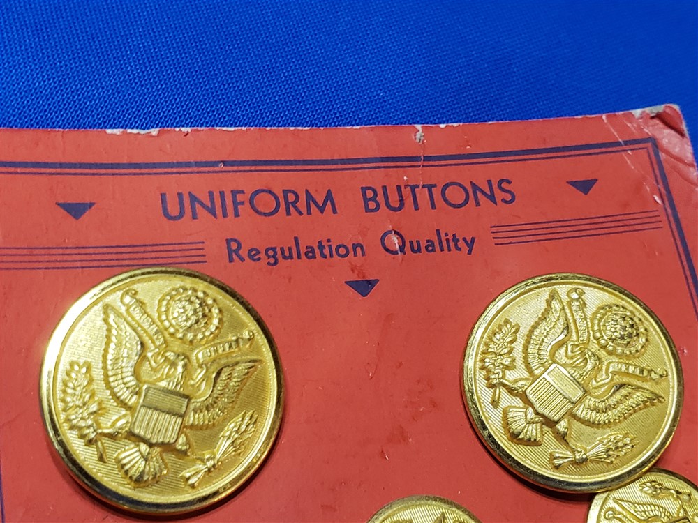buttons-wwii-card-red-gold