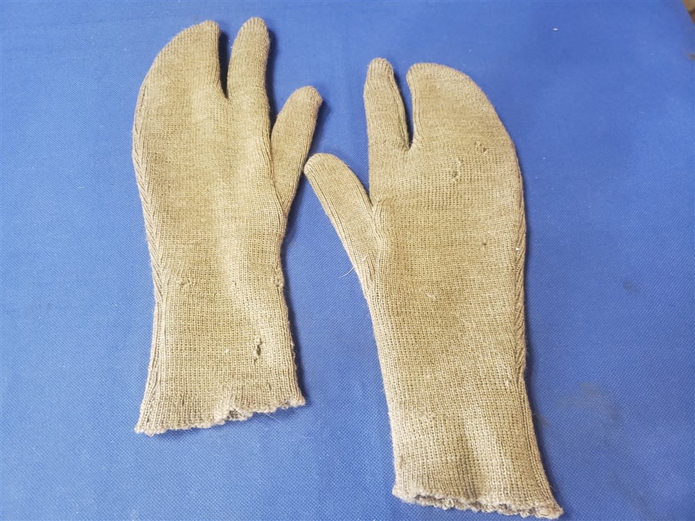 japanese-wool-gloves-wwii-with-trigger-finger-on-both