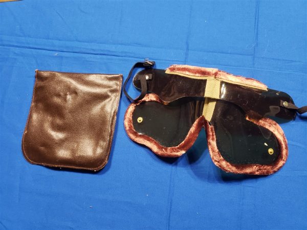 canadian-snow-goggles-in-the-original-wwii-carry-case-tinted-lens-open-pair