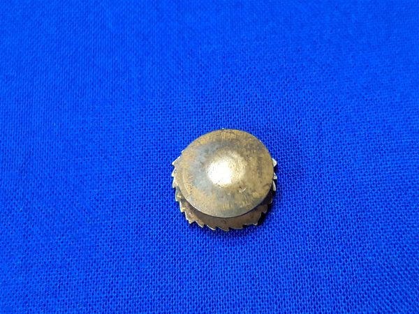 world-war-discharge-pin-bronze-for-honorable-service
