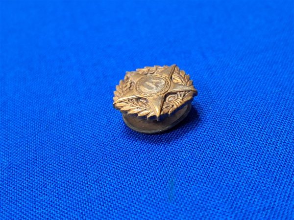 world-war-discharge-pin-bronze-for-honorable-service