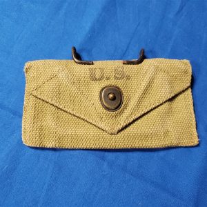 first-aid-pouch-wwii-usmc-1943-named front-snap-back-grat