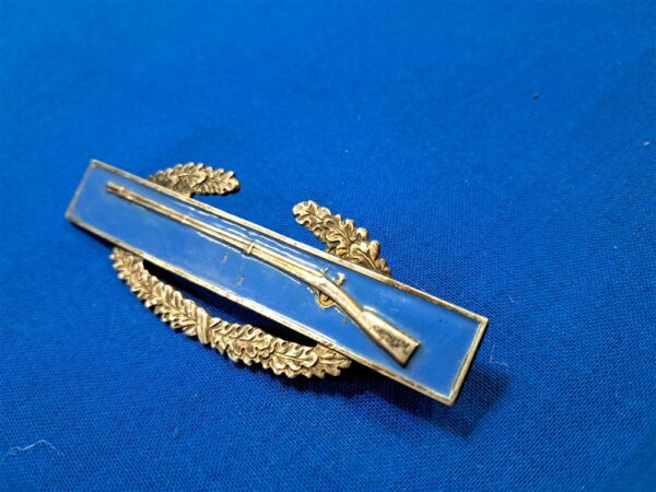 world-war-two-early-pin-back-combat-infantry-badge-sterling-marked-light-use-only