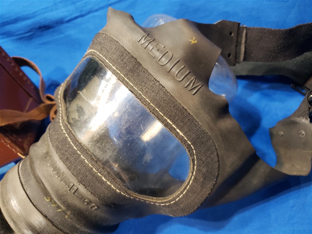 gas-mask-british-civilian-box