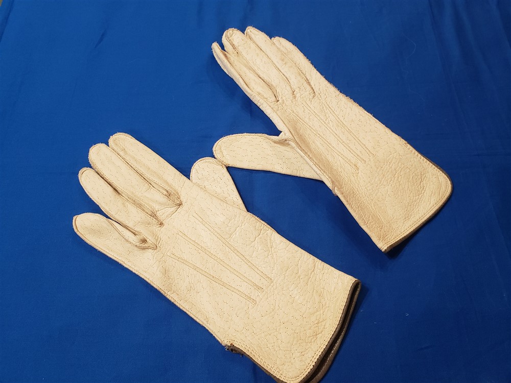 gloves-spars-white