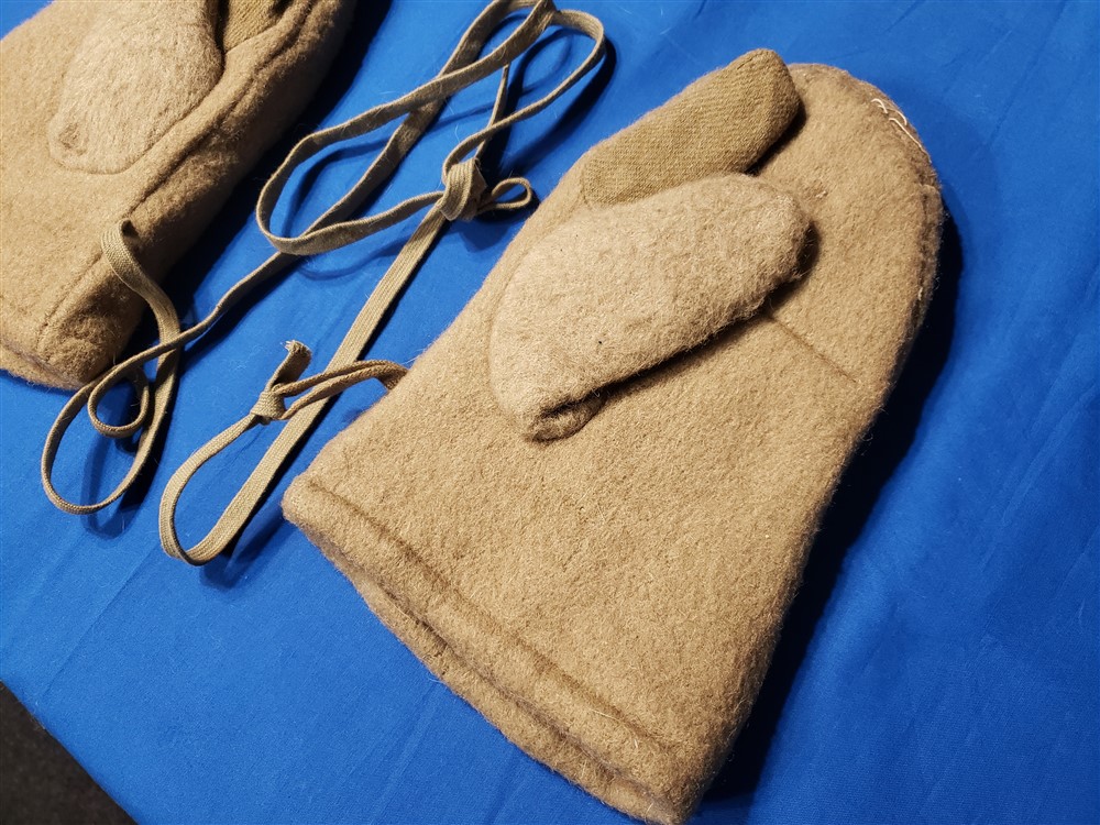 mittens-japanese-fur-wwii