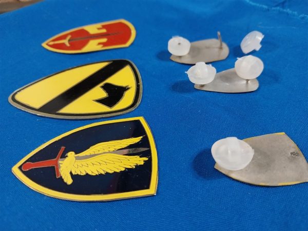 dui-beer-can-set-group-vietnam-vn-1st-cavalry-aviation-macv-plastic-clutches