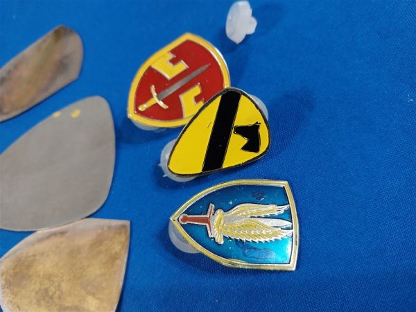 dui-beer-can-set-group-vietnam-vn-1st-cavalry-aviation-macv-plastic-clutches