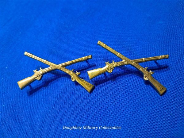 world-war-two-infantry-officers-collar-insignia-crossed-rifles-by-meyer-company-original-clutches