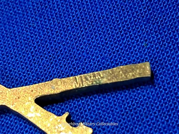 world-war-two-infantry-officers-collar-insignia-crossed-rifles-by-meyer-company-original-clutches