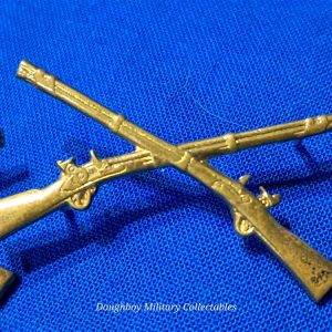 world-war-two-infantry-officers-collar-insignia-crossed-rifles-by-meyer-company-original-clutches
