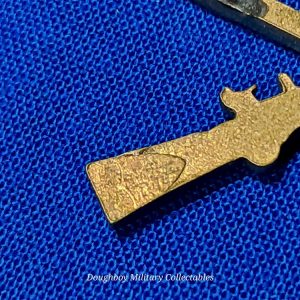 world-war-two-infantry-officers-collar-insignia-crossed-rifles-by-meyer-company-original-clutches